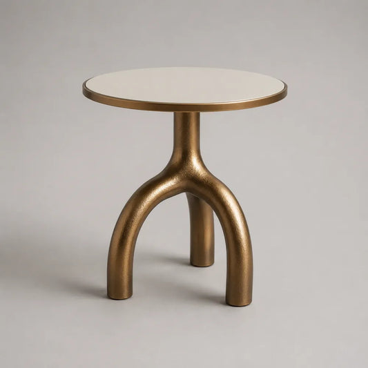Tavolino laterale rotondo 45 cm 50 cm in MDF laccato crema con base in acciaio verniciato oro struttura ad arco